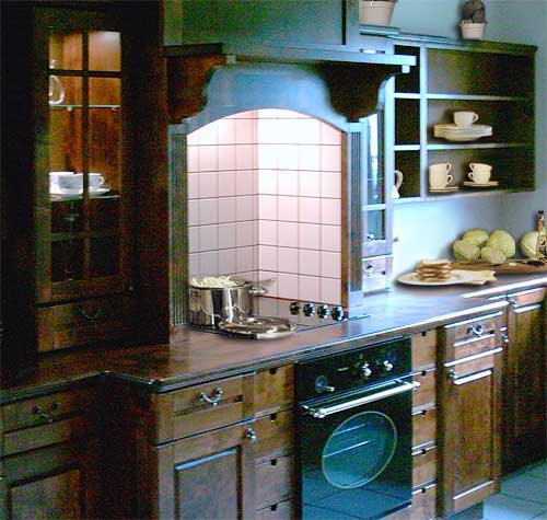 Birke nussbaumfarben, lackiert, im englischen Stil Küchenmöbel